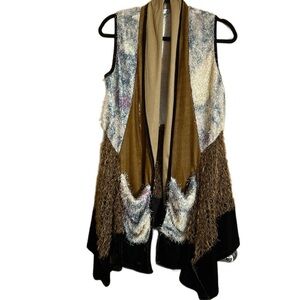 Absolutely gorgeous vest Size S runs large